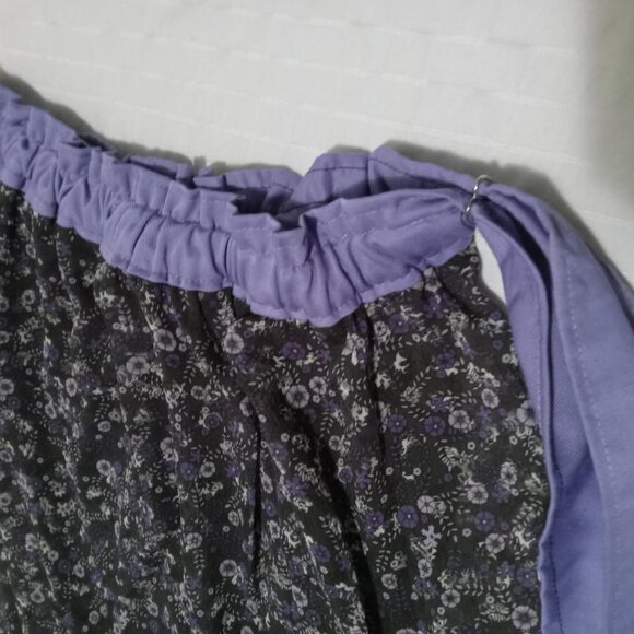 Pretty hand made floral silk skirt on a black background - Picture 4 of 6